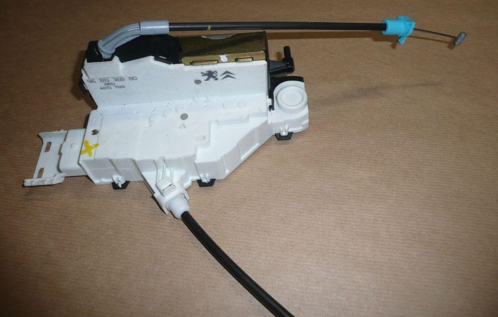 Door lock Citroen/Peugeot 9138 T5
