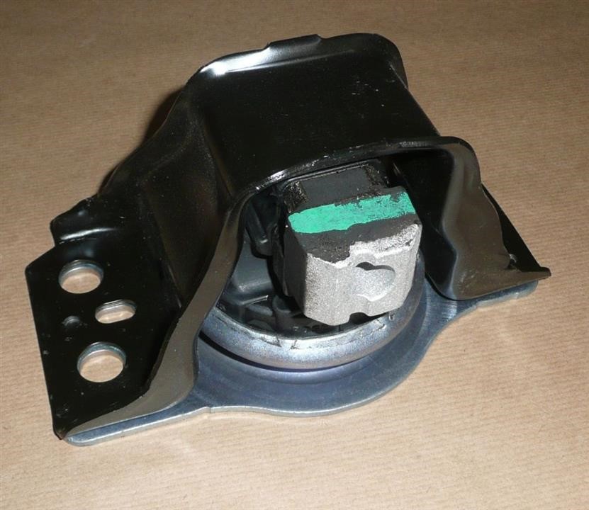Engine mount right Renault 82 00 549 046