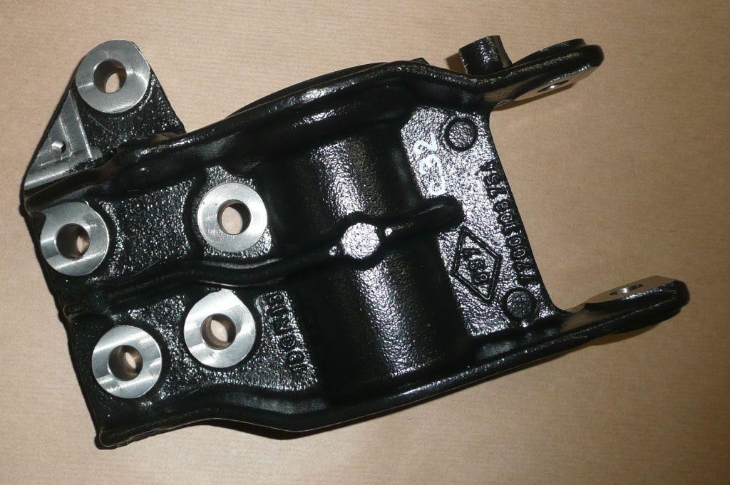 Engine mount bracket Renault 77 00 308 754
