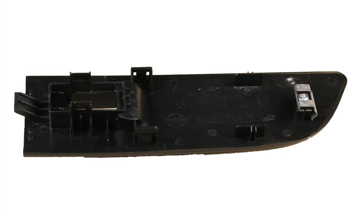 809602X802 Nissan Cover