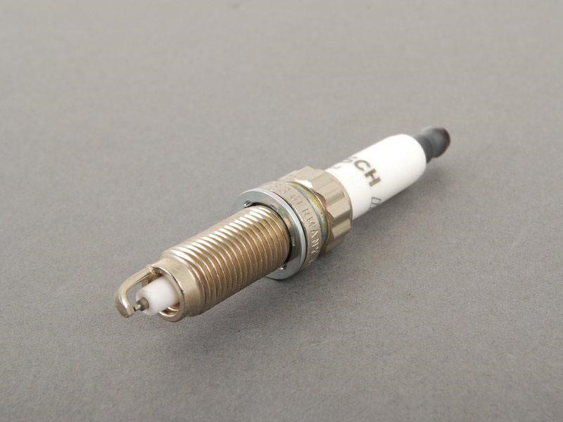 12120037581 BMW Spark plug