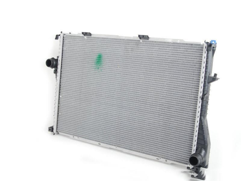 Engine radiator BMW Z8: 17111436062 BMW Engine cooling radiator