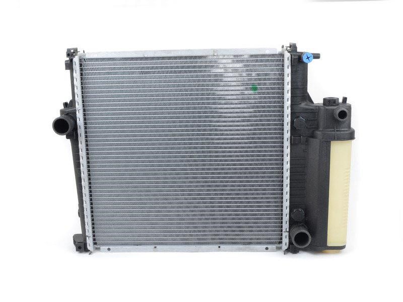 Car radiator BMW Z3: 17111723528 BMW Engine cooling radiator
