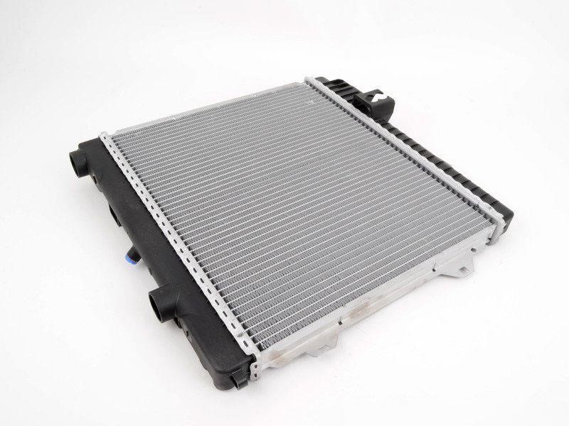 17112225592 BMW Engine cooling radiator