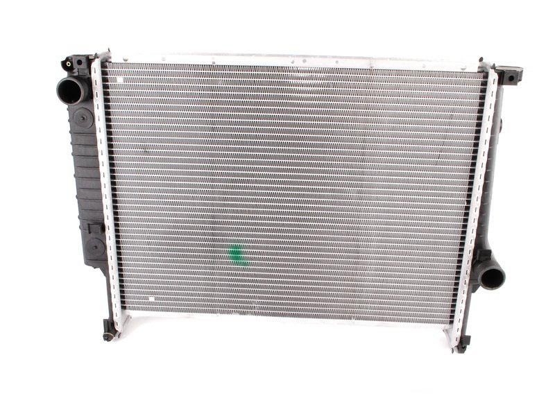 Engine radiator BMW Z3: 17112227281 BMW Engine cooling radiator