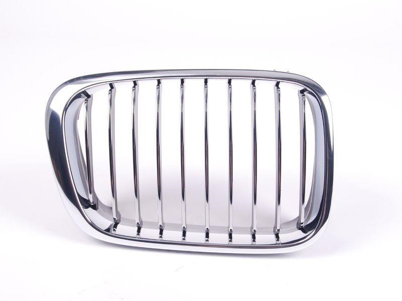 51138208490 BMW Front bumper grill