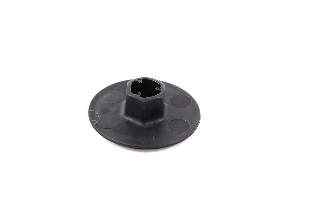1355093 Ford Clip