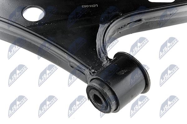 Suspension arm front lower right NTY ZWD-CH-053
