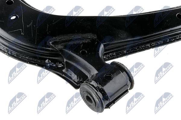 Suspension arm front right NTY ZWD-CT-020