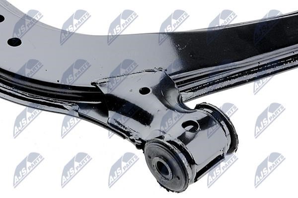 Suspension arm front right NTY ZWD-CT-034