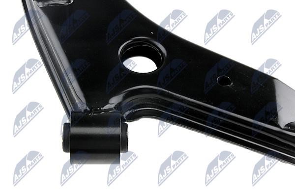 Suspension arm front right NTY ZWD-DW-038