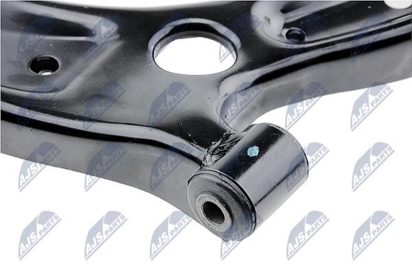 Suspension arm front right NTY ZWD-KA-376