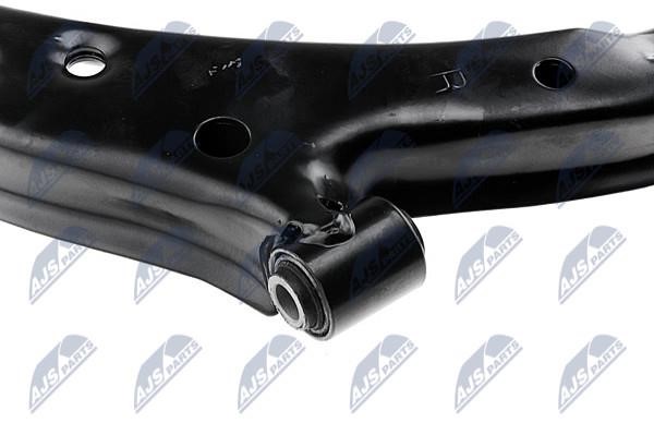 Suspension arm front lower right NTY ZWD-NS-057