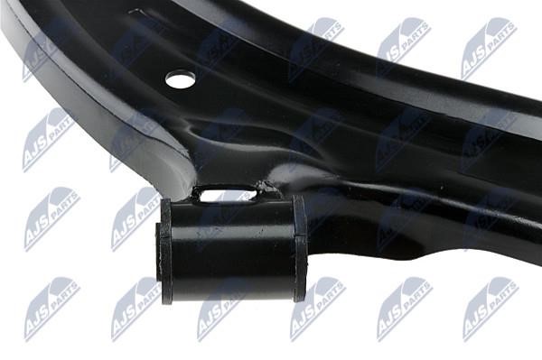 Suspension arm front lower right NTY ZWD-NS-079