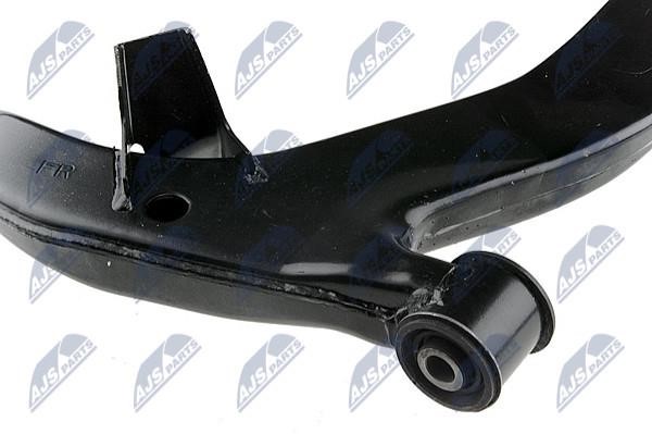 Suspension arm front lower right NTY ZWD-NS-098