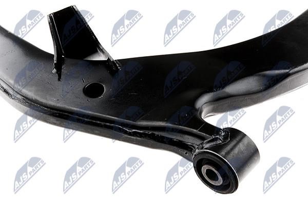 Suspension arm front lower right NTY ZWD-NS-105