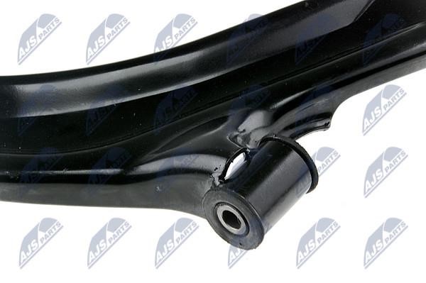Suspension arm front lower right NTY ZWD-RE-013