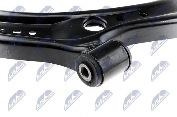 Suspension arm front lower right NTY ZWD-SU-036
