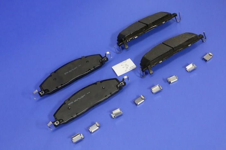 Chrysler/Mopar 2AMV1170AD Front disc brake pads, set 2AMV1170AD 2AMV1170AD Chrysler/Mopar Front disc brake pads, set