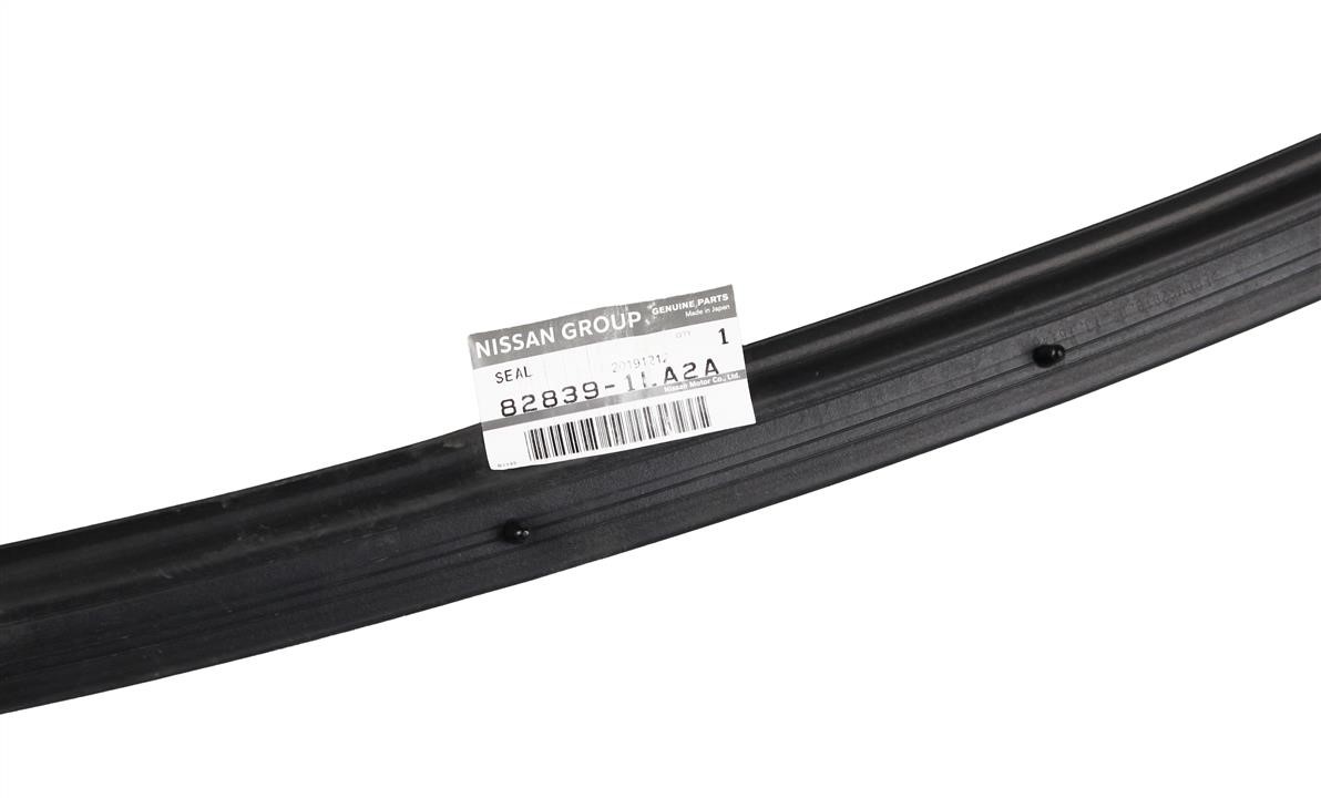 Rear door seal Nissan 82839-1LA2A