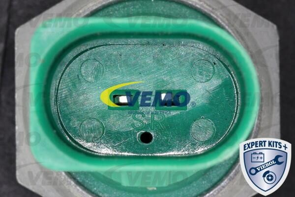 Oil Cooler, engine oil Vemo V15-60-6096