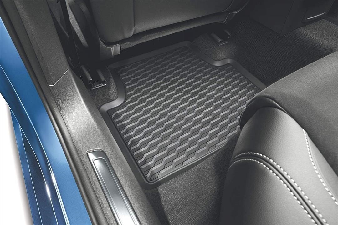 Rubber Footmats with Front and Rear, Black, Set of 4 pcs. VAG 3G1 061 500 A 82V