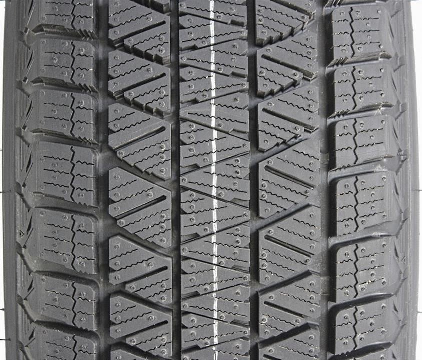 Passenger Winter Tyre Bridgestone Blizzak DM-V3 255&#x2F;60 R18 112S XL Bridgestone 18950