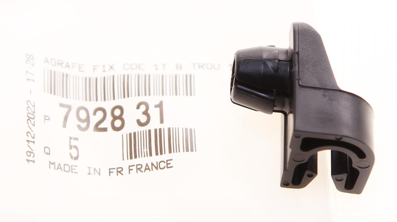Buy Citroen/Peugeot 7928 31 at a low price in United Arab Emirates!