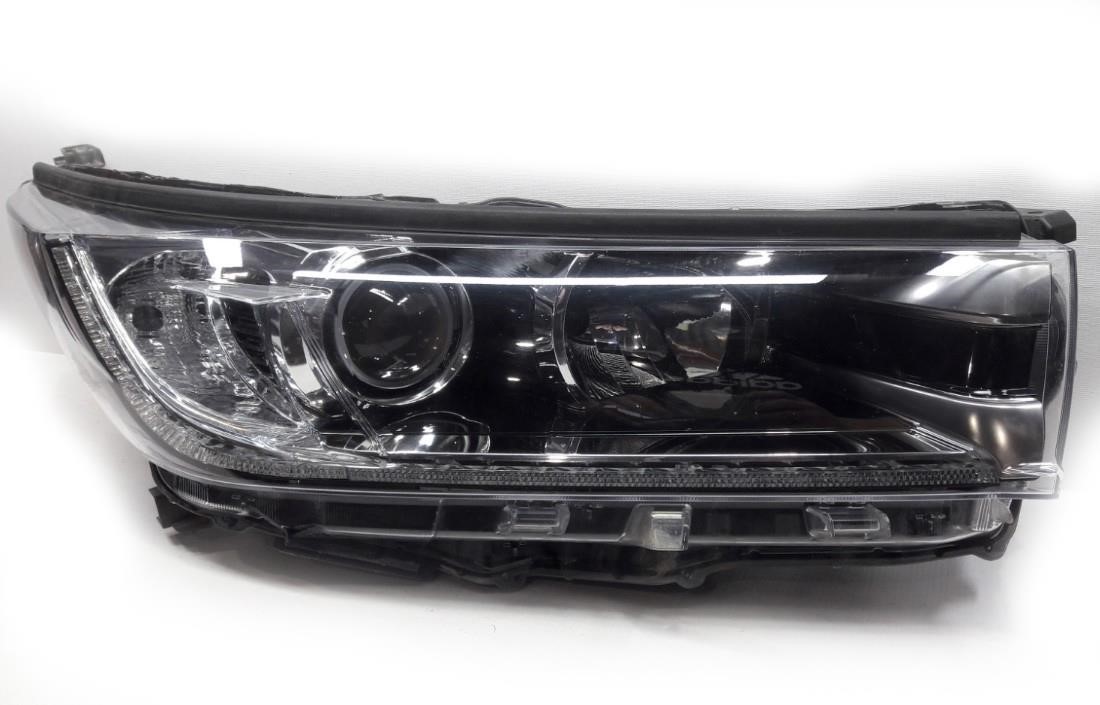 811100E350 Toyota Headlight right