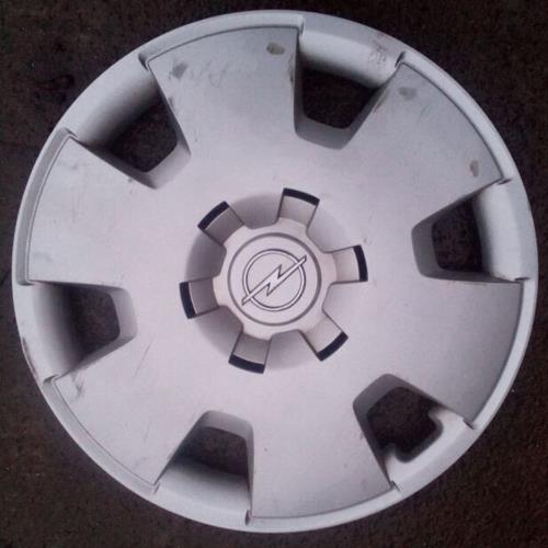 General Motors 13209732 Steel rim wheel cover 13209732