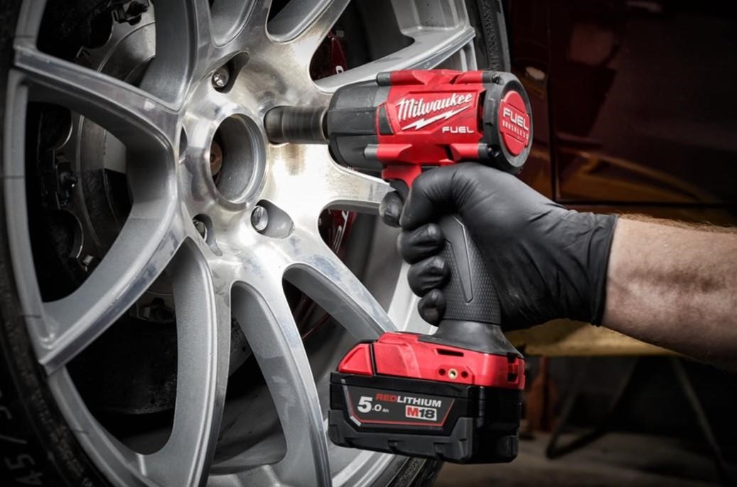 M18 Cordless Impact Wrench 1/2' M18Fmtiw2P12-502, 881Nm, In Case, With 2 Milwaukee 4933478453