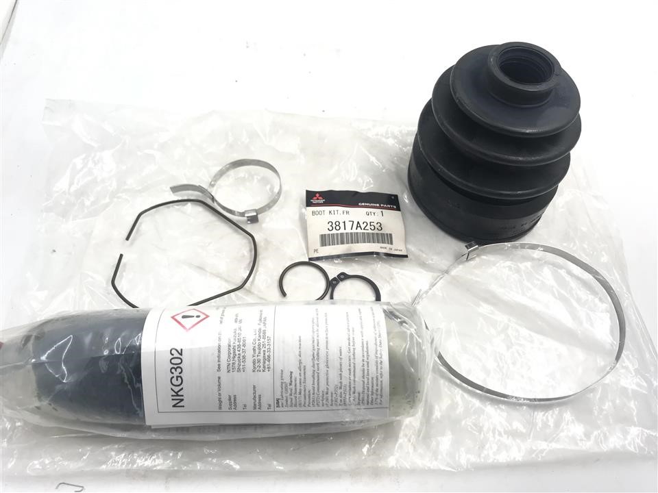 3817A253 Mitsubishi CV Boot