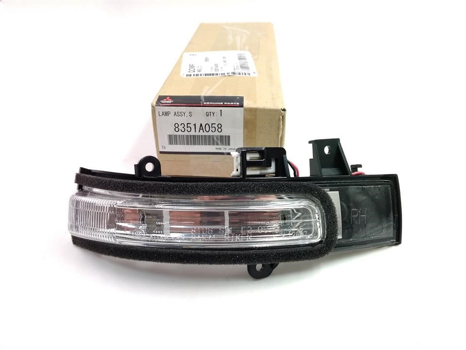 8351A058 Mitsubishi LAMP ASSYSIDE TURN SIG