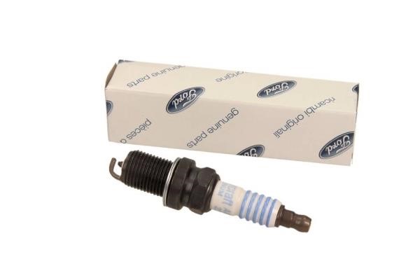 1086020 Ford Spark plug