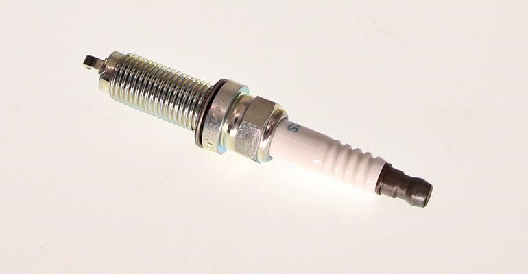 Spark plug set Honda CRV: 96509 NGK Spark plug