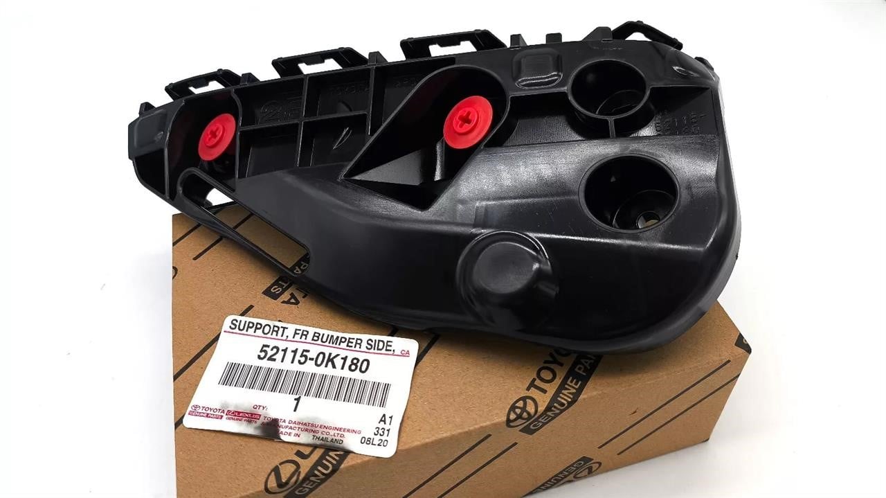 521150K180 Toyota Bracket front bumper, right