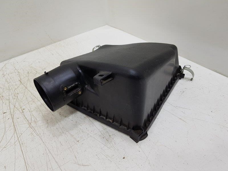 1770551030 Toyota Air cleaner filter box