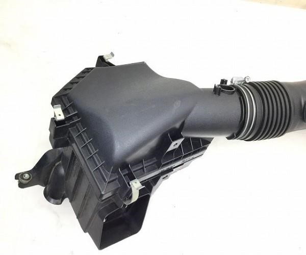 1770031820 Toyota Air cleaner filter box