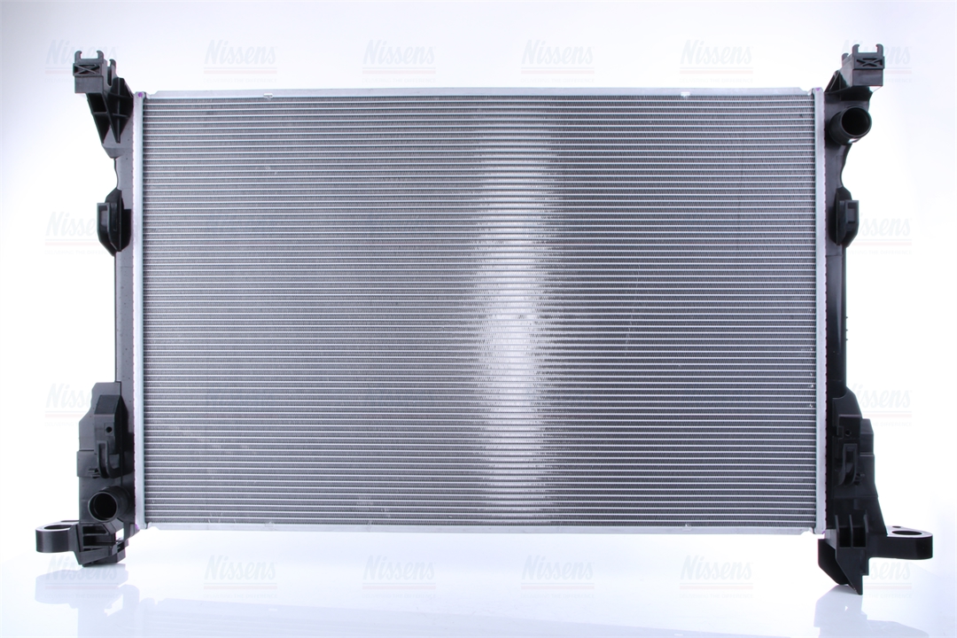 Engine radiator Renault Trafic: 686807 Nissens Engine cooling radiator