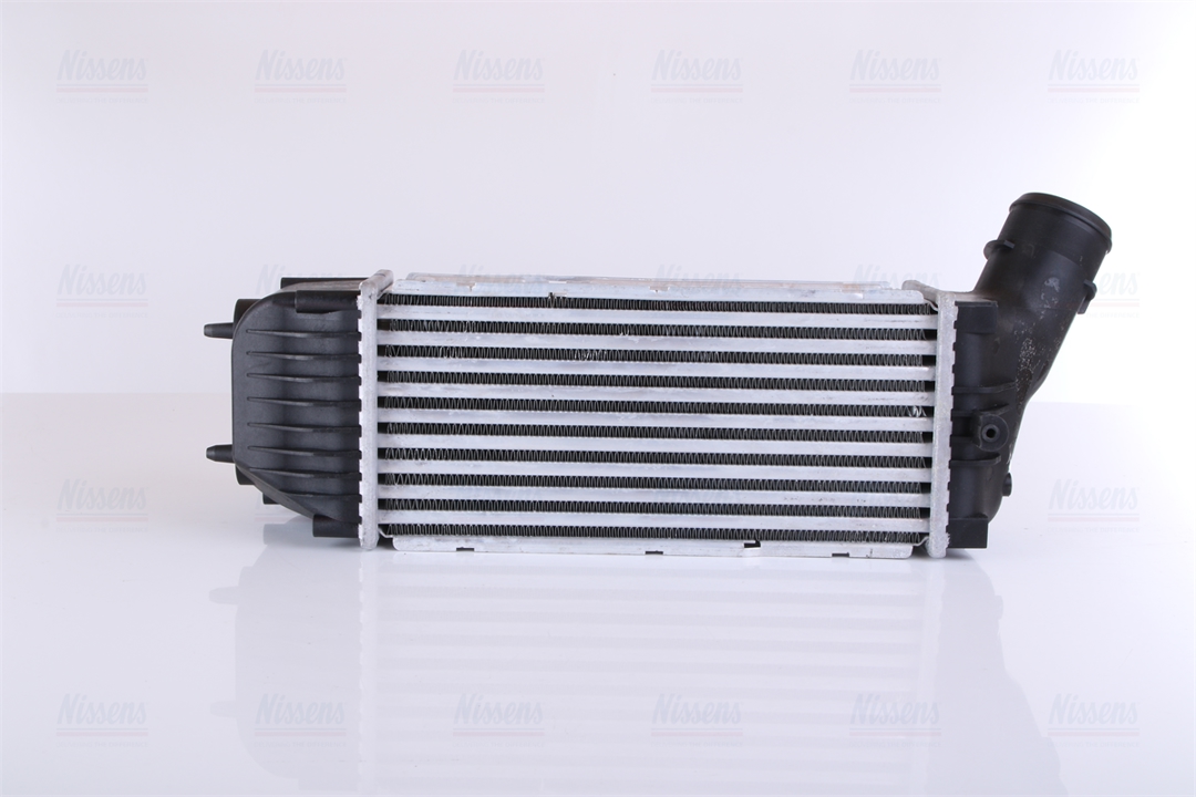 Intercooler, charger Nissens 96515