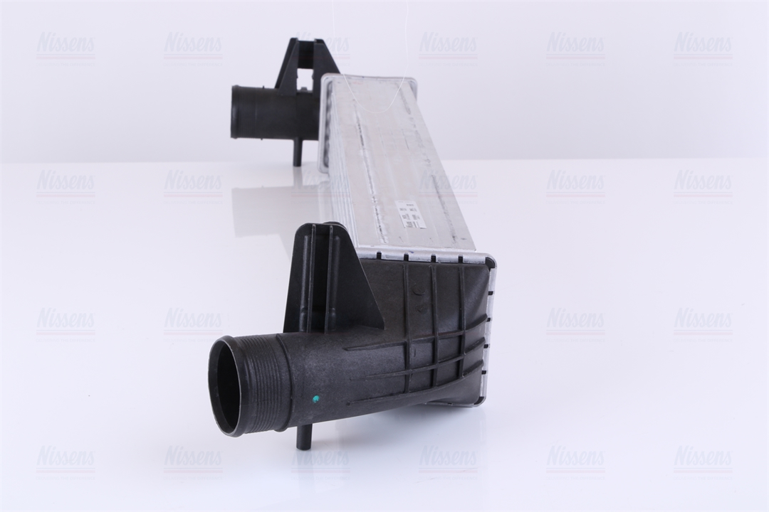 Intercooler, charger Nissens 96530