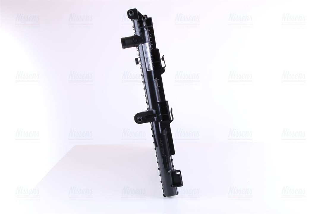 Engine cooling radiator Nissens 637606