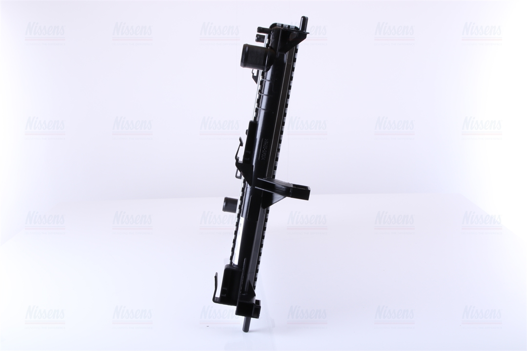 Engine cooling radiator Nissens 637605
