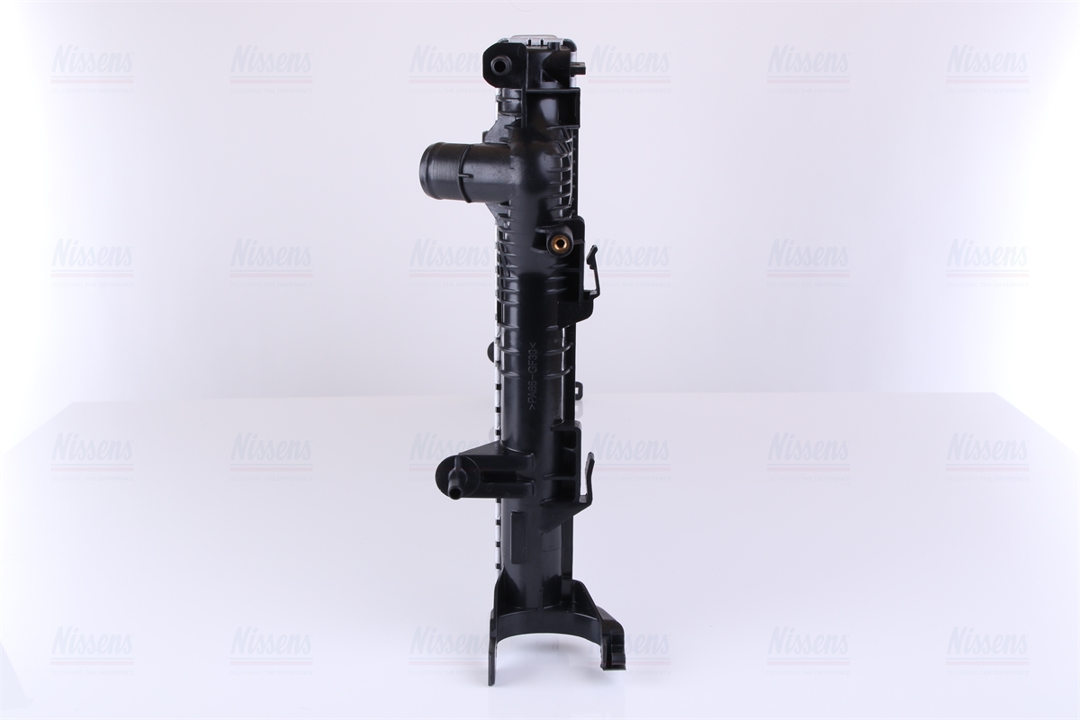 Engine cooling radiator Nissens 637617