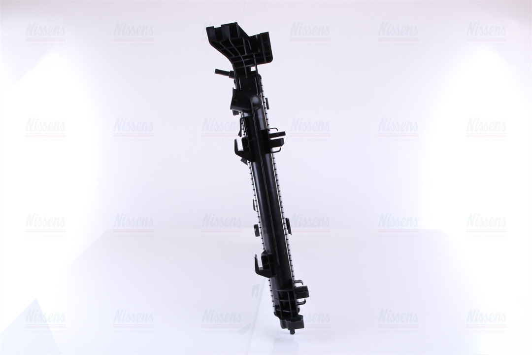 Engine cooling radiator Nissens 637628