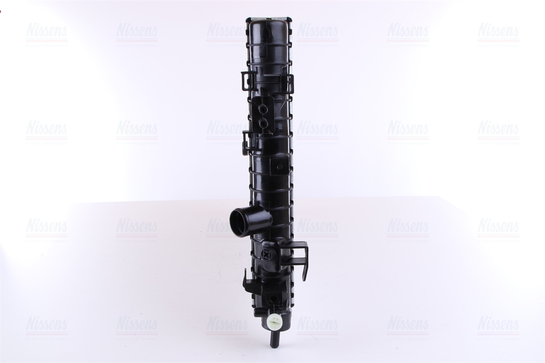 Engine cooling radiator Nissens 63028A