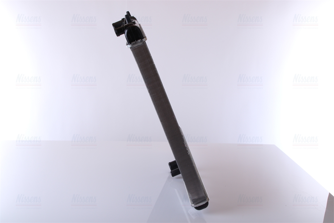 Engine cooling radiator Nissens 63689A