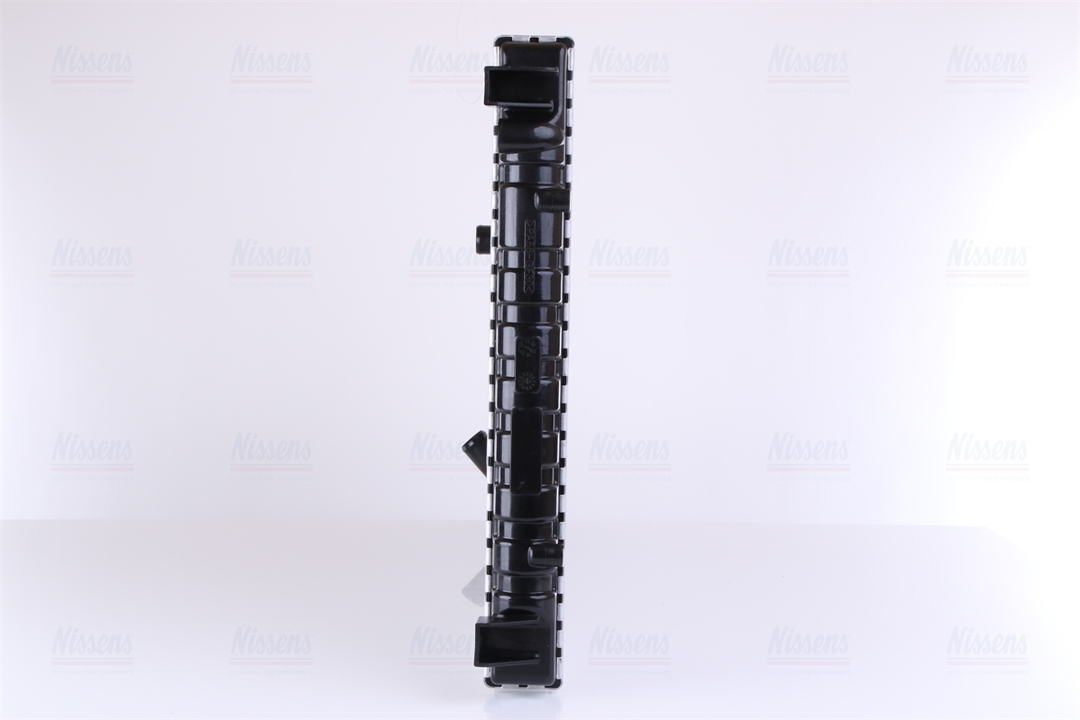 Engine cooling radiator Nissens 637652