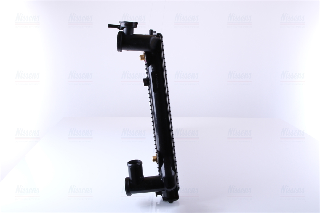 Engine cooling radiator Nissens 64668A