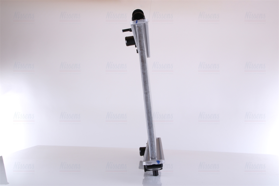 Engine cooling radiator Nissens 64718